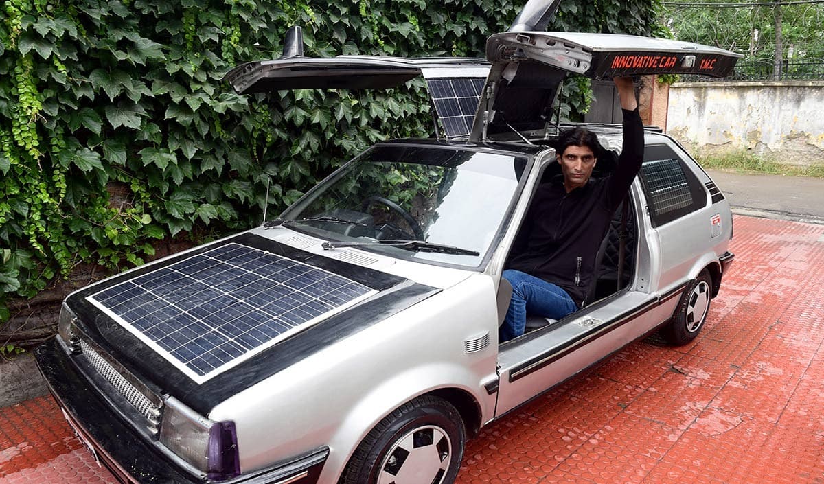 Maruti 800 को मैथ्स टीचर ने बना डाला Solar Car, फीचर्स जानकर हैरान रह जाएंगे