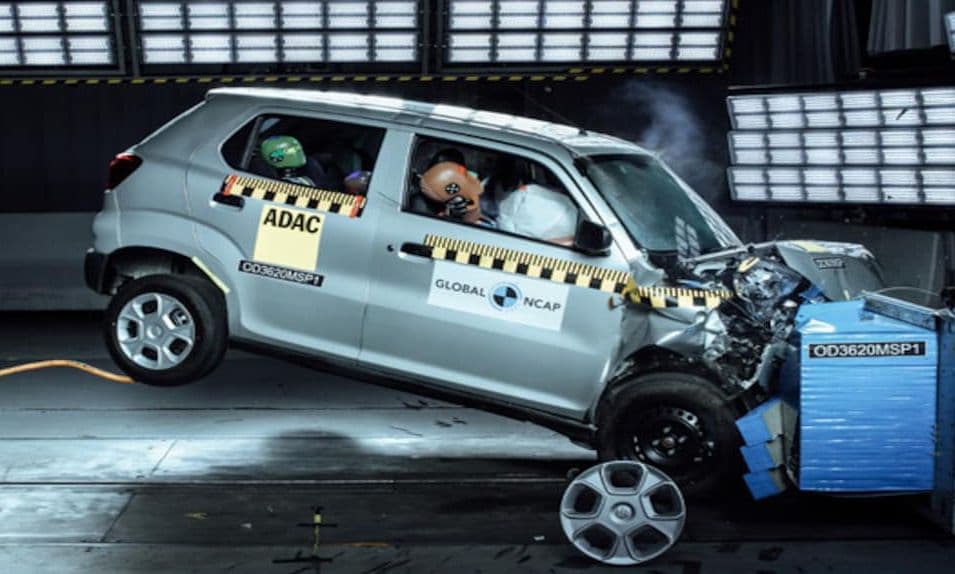 Auto कंपनियों को सरकार ने चेताया- कमतर सेफ्टी स्टैंडर्ड वाली गाड़ियां बनाना बंद करें