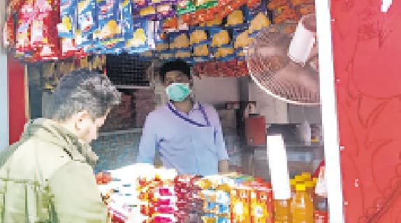 मास्क पहन कर ही परोसा जायेगा खाना