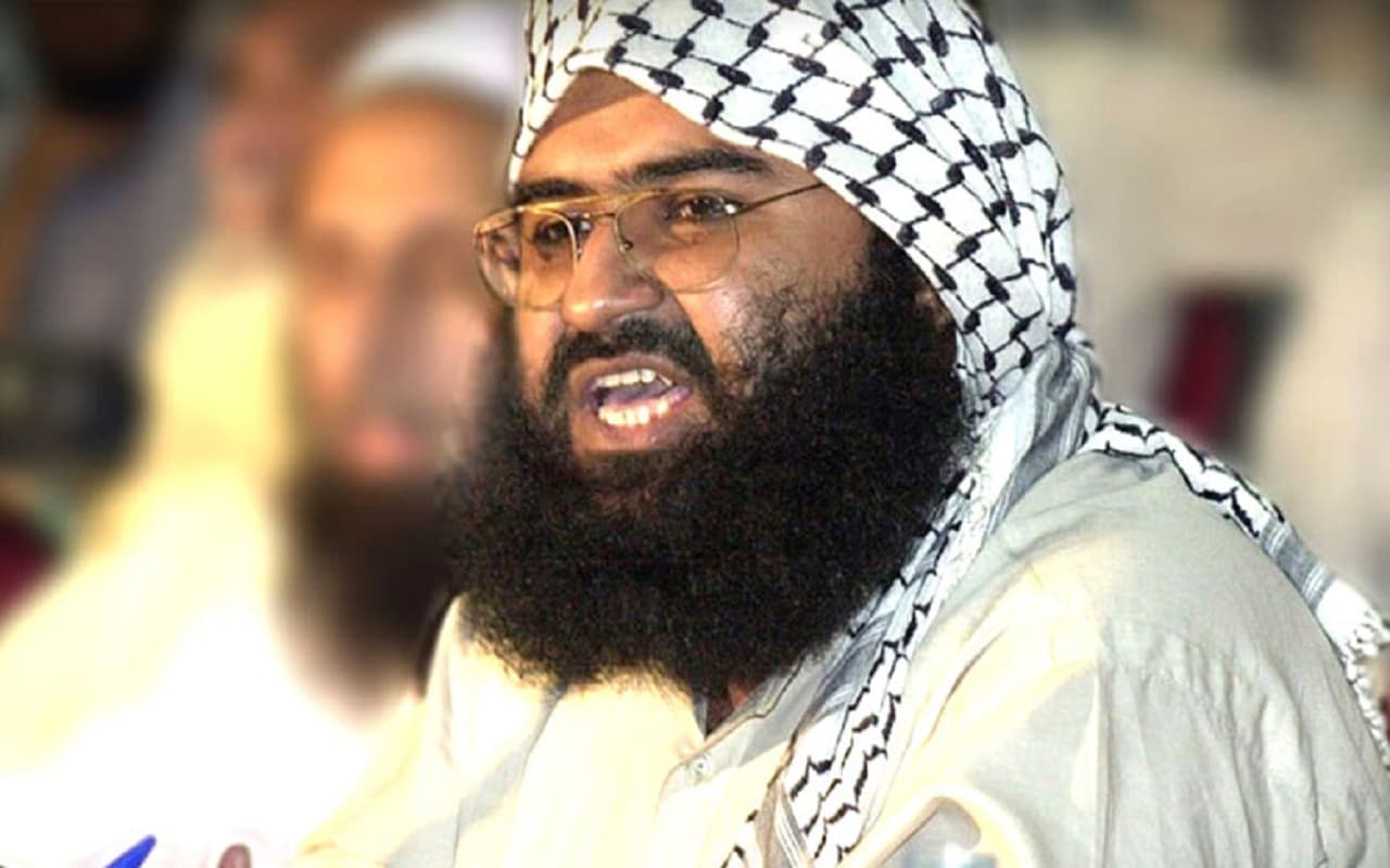 दाऊद इब्राहिम के बाद मसूद अजहर के मरने की खबर, सोशल मीडिया पर खूब कर रहा ट्रेंड