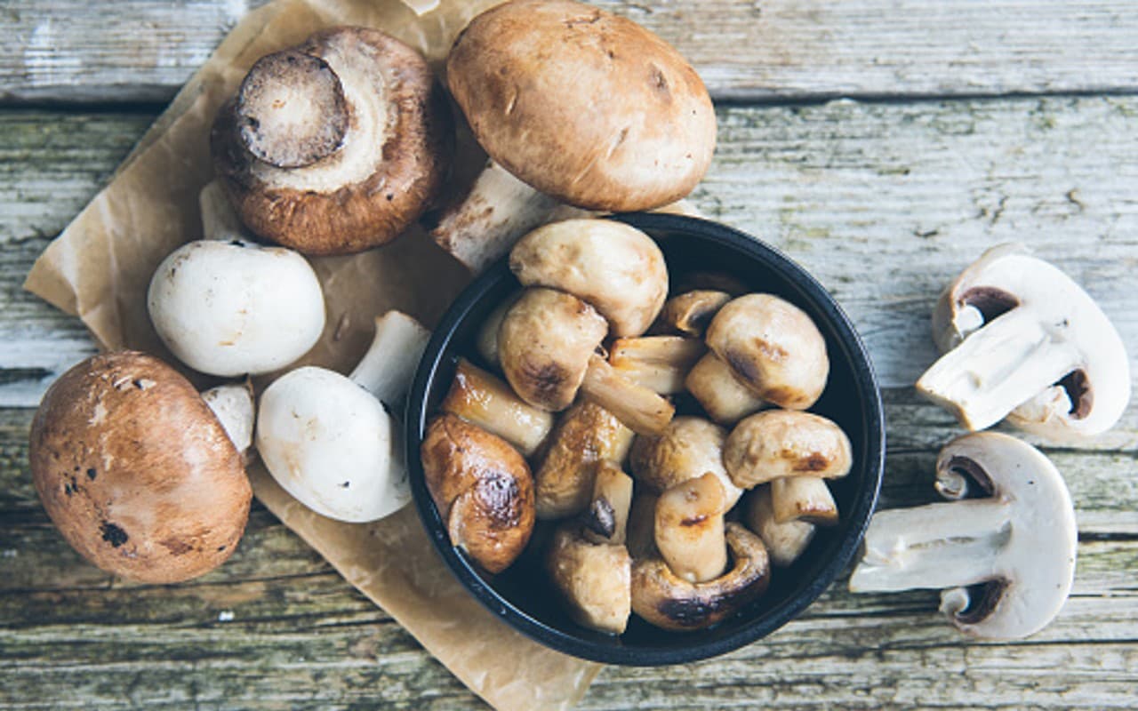 Benefits of Mushrooms: मशरूम खाने से सेहत और खूबसूरती दोनों रहेगी बरकरार, अभी जान लें इसके फायदे