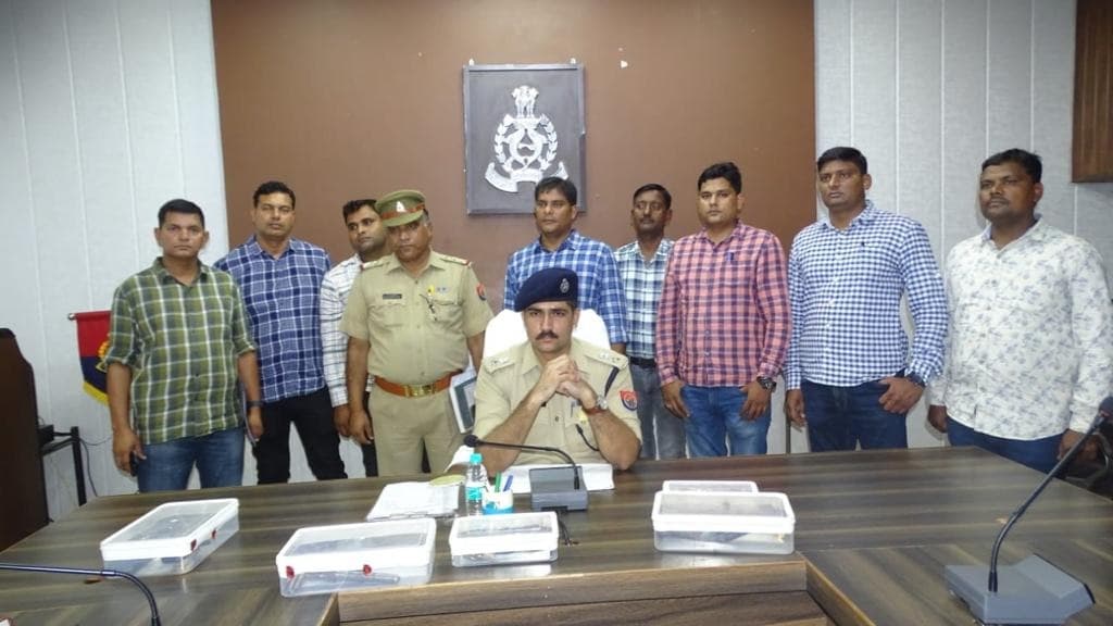 Mathura News: मथुरा में पुलिस के हाथ लगी बड़ी सफलता, डकैती और हत्या की साजिश रच रहे पांच बदमाश गिरफ्तार