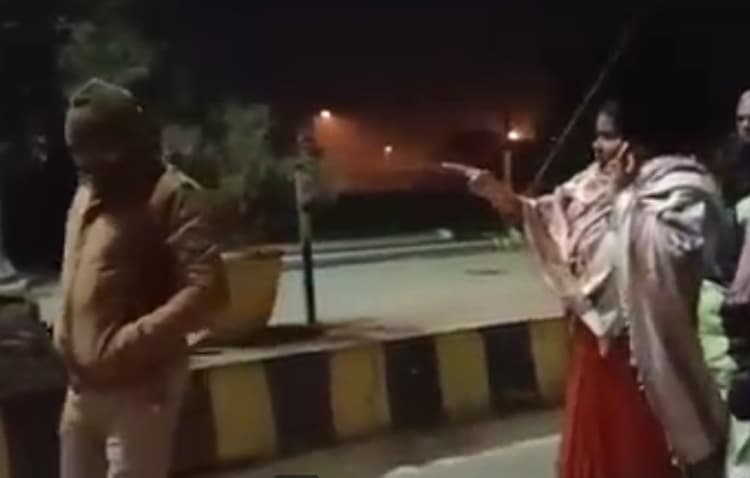 बीजेपी जिलाध्यक्ष ने पुलिसकर्मी को दी वर्दी उतरवाने की धमकी, गाड़ी चेक करने पर हुआ विवाद, वीडियो वायरल