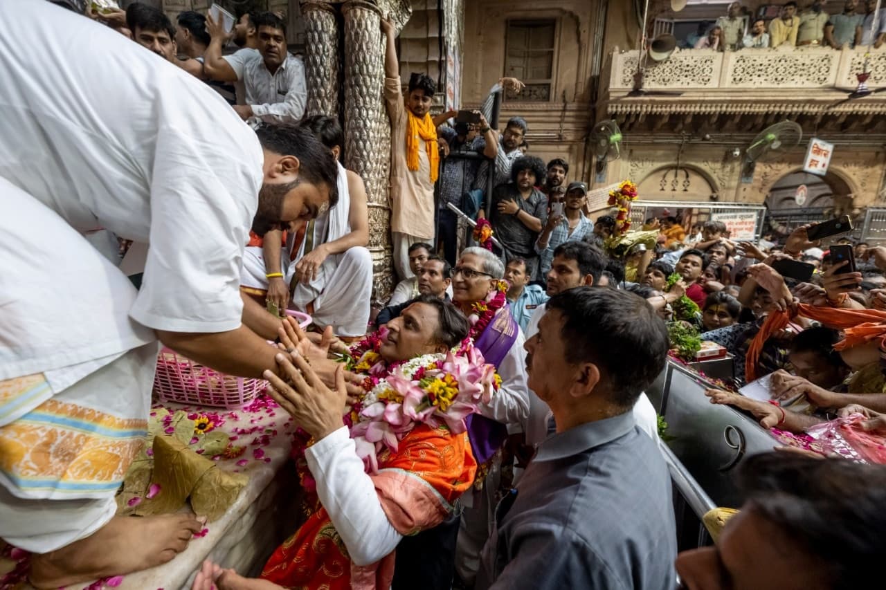 Mathura News: अखिलेश यादव ने बांके बिहारी मंदिर के किए दर्शन, बीजेपी सरकार का किया घेराव