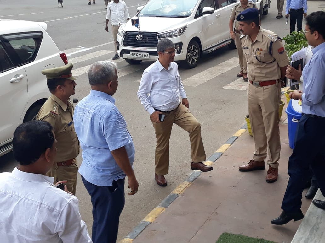 Mathura News: मैनपुरी में जीत के बाद डिंपल और अखिलेश यादव ने लिया बांके बिहारी का आशीर्वाद, कही ये बात