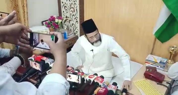 बरेली: धरने पर अड़े मौलाना तौकीर रजा के घर के बाहर पुलिस फोर्स तैनात, चार को नोटिस, इस वजह से नहीं दी गई इजाजत