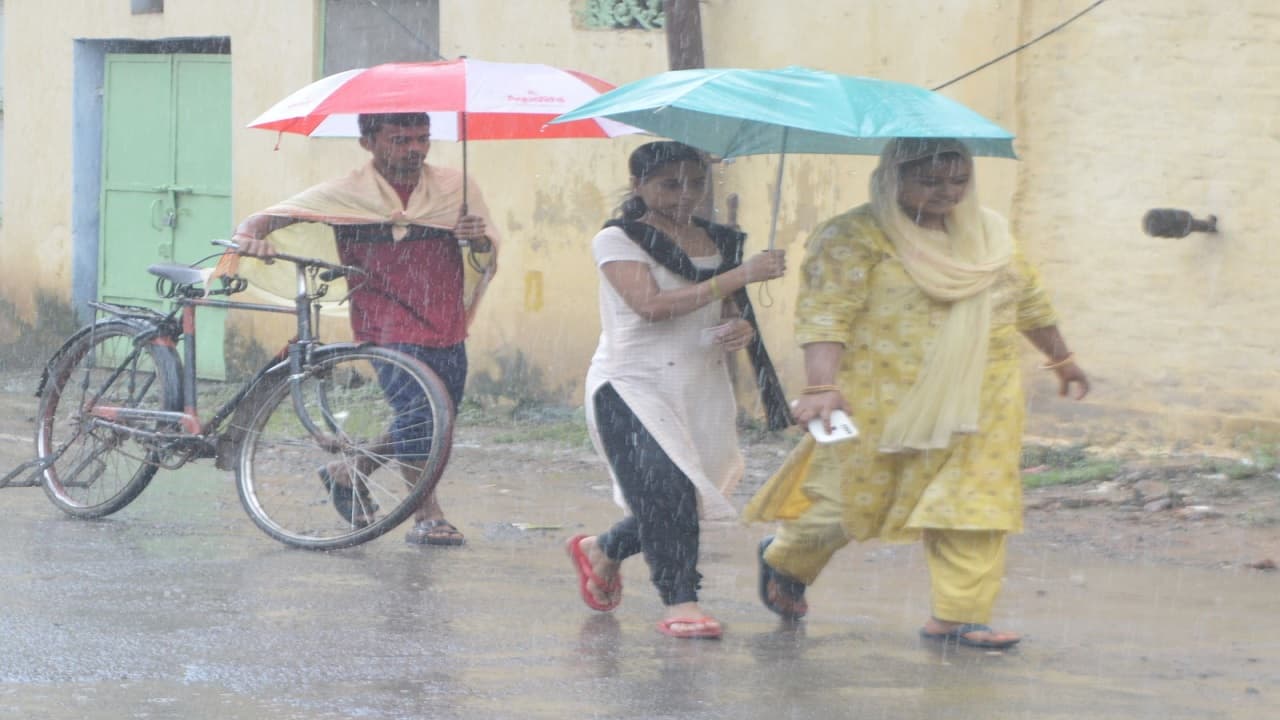 Bihar Weather: भागलपुर में बारिश का दौर कब थमेगा? मौसम विभाग ने आसपास के जिलों को लेकर भी दी बड़ी जानकारी..
