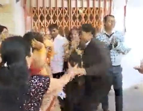 UP News: भतीजे की शादी में डांस करते समय शख्स की मौत, आप भी देखें वायरल वीडियो