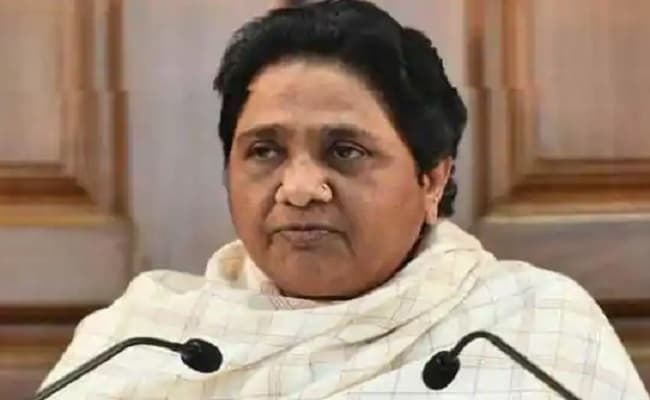 Lockdown : BJP MP का तहसीलदार को पीटना शर्मनाक : मायावती, शराब की होम डिलीवरी करनेवाला सेवानिवृत्त पुलिसकर्मी गिरफ्तार