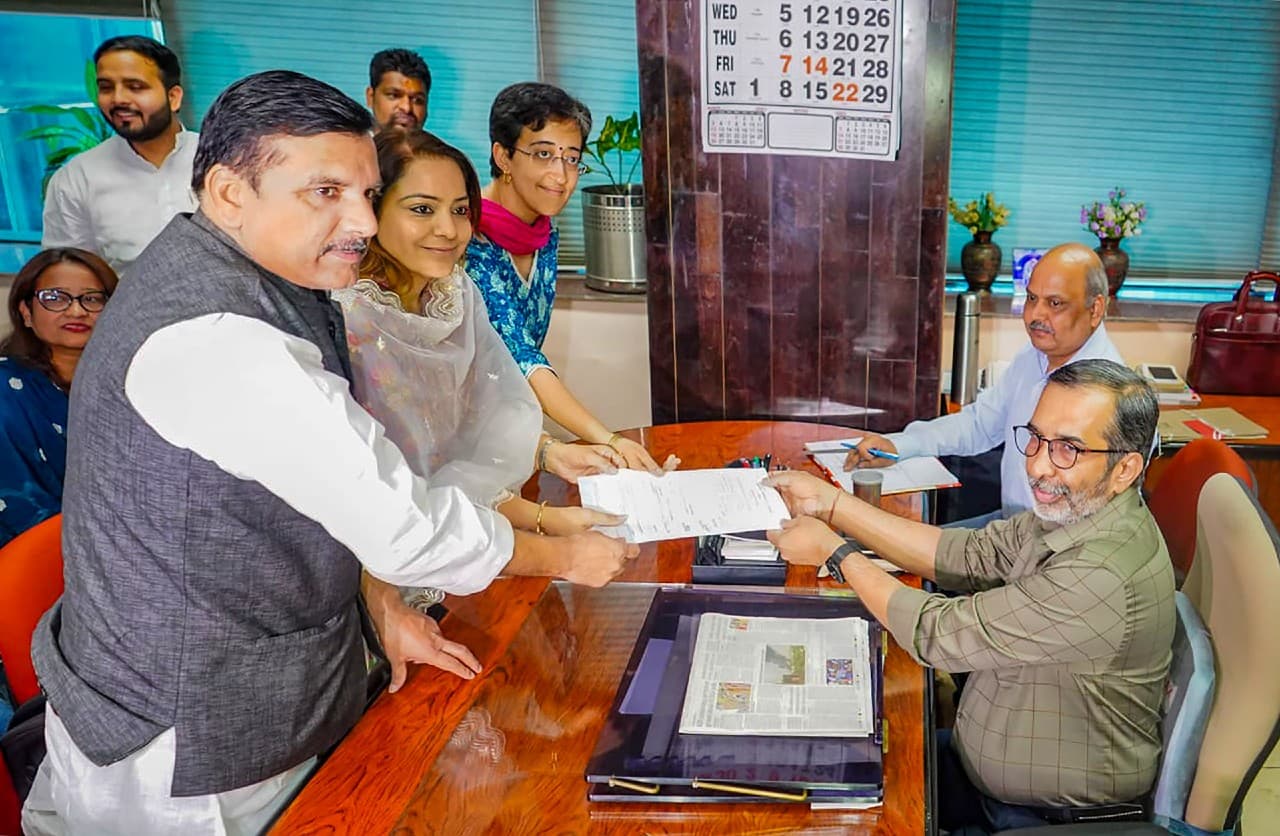 एमसीडी महापौर चुनाव : शैली ओबेरॉय और मोहम्मद इकबाल ने नामांकन किया दाखिल