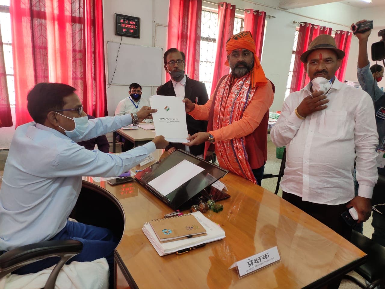 Madhupur By Election 2021 : मधुपुर विधानसभा उपचुनाव के लिए नामांकन का आखिरी दिन, बीजेपी प्रत्याशी गंगा नारायण सिंह ने भरा पर्चा