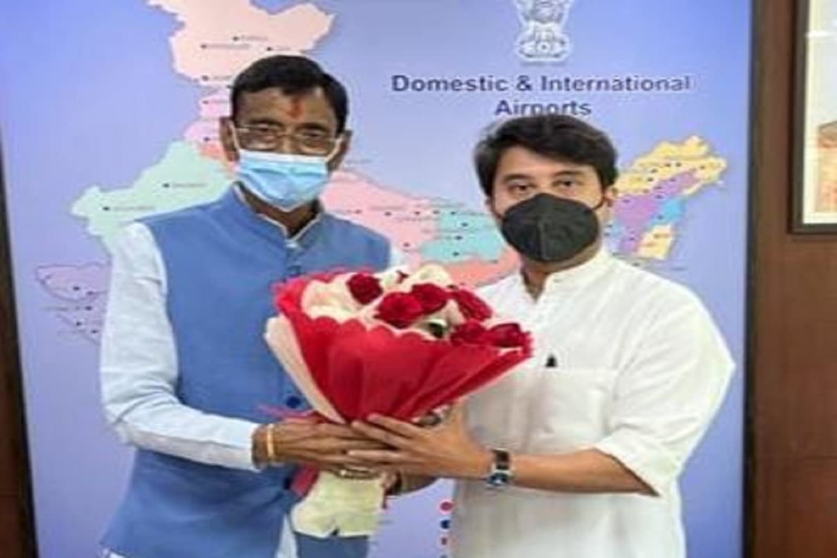 केंद्रीय इस्पात मंत्री ज्योतिरादित्य सिंधिया से मिले MP संजय सेठ, MECON अंडरपास को लेकर किया ये आग्रह