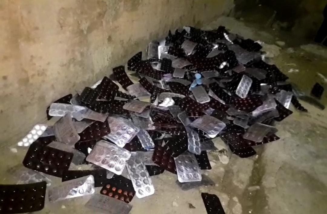 Aligarh News: अलीगढ़ में नॉट फॉर सेल लिखीं सरकारी दवाएं पड़ी हुई मिलीं, जानें क्या है पूरा मामला?