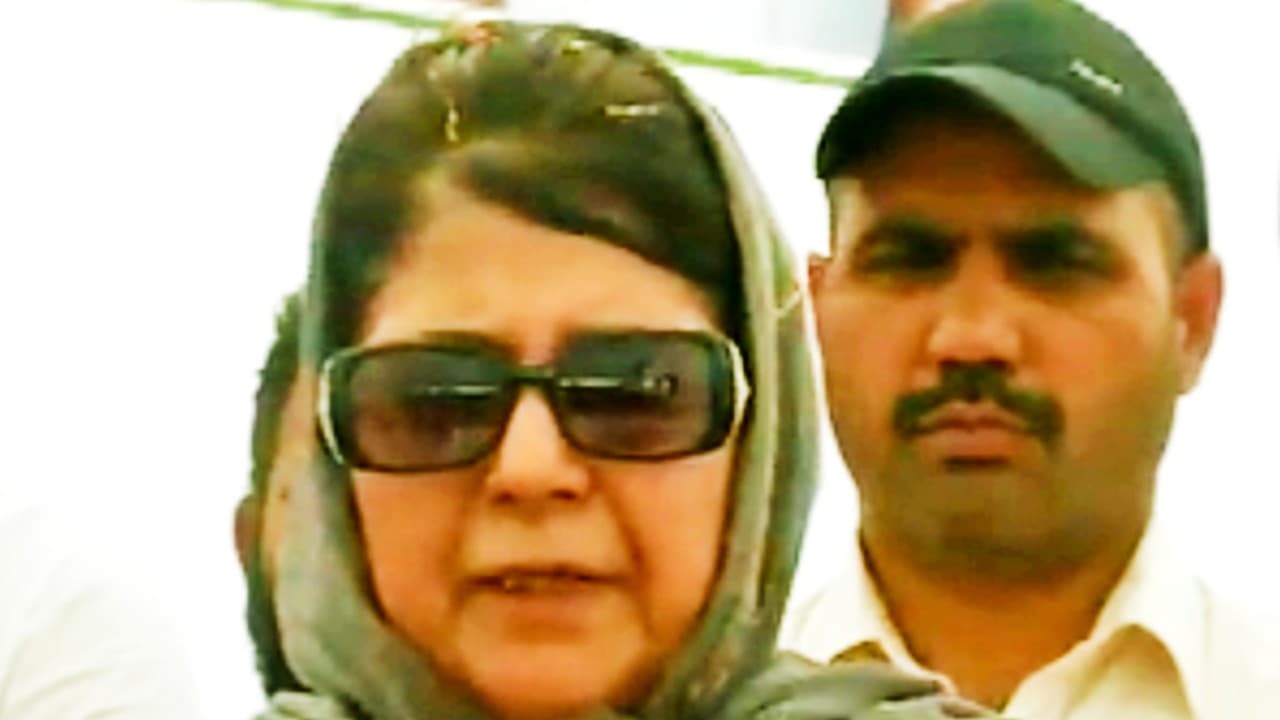 कांग्रेस ने 50 सालों तक मुल्क को संभालकर रखा, कई पाकिस्तान बनाना चाहती है भाजपा, सांबा में बोलीं महबूबा