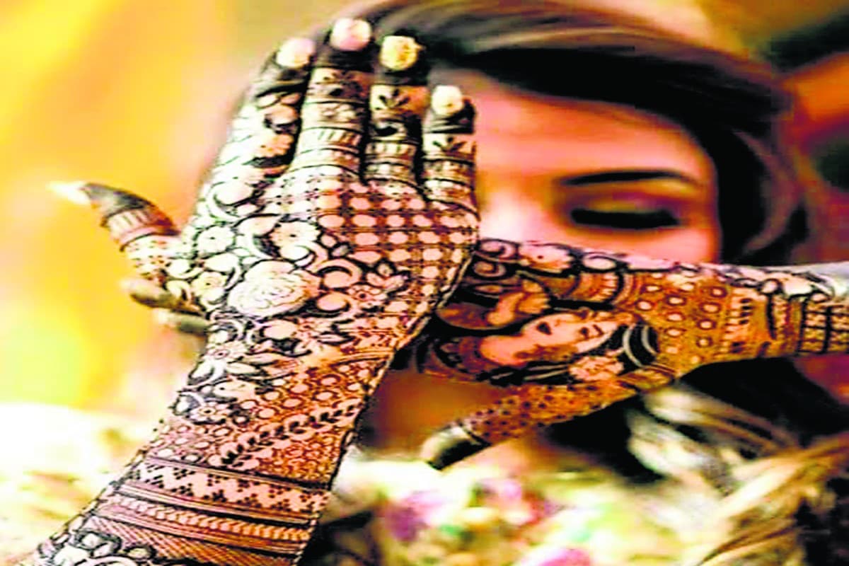 बिंदी की चमक अपार आया तीज का त्योहार