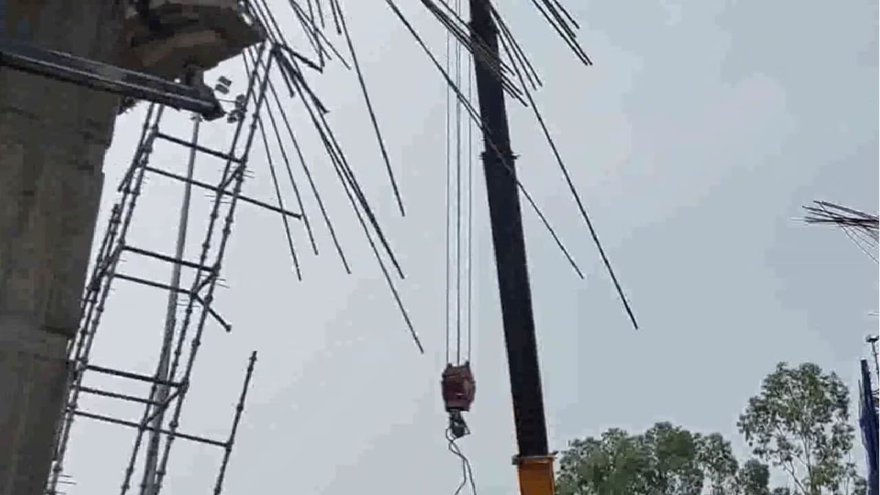 मेरठ में रैपिड रेल स्टेशन का स्लैब गिरा, मची चीख-पुकार, 8 मजदूर घायल, तीन की हालत गंभीर