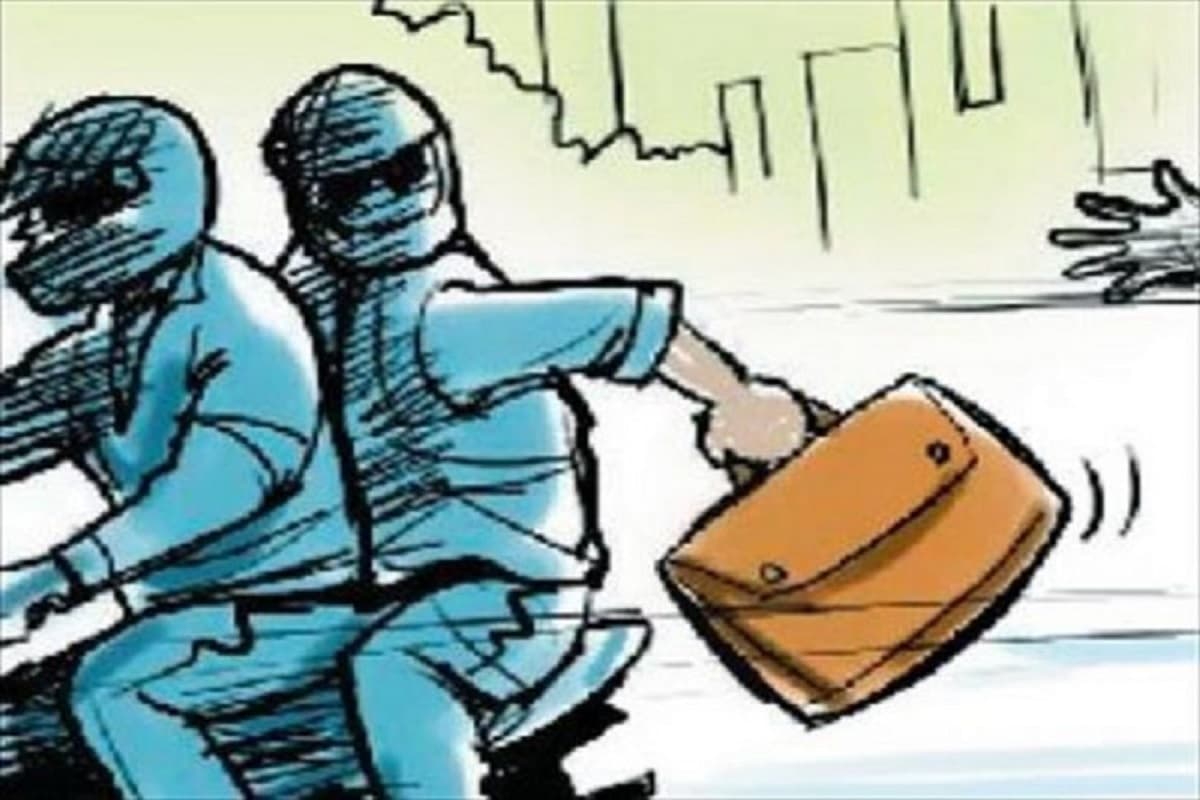 मेरठ: पुलिस की वर्दी पहने लुटेरे चेकिंग के नाम पर रोडवेज बस में चढ़े, सर्राफा व्यवसायी से दो लाख का सोना लूटा