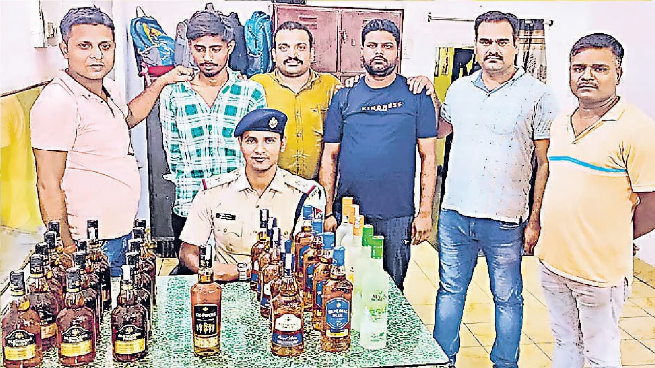 मुजफ्फरपुर के स्कूल में दवा स्प्रे करने से कई बच्चे हुए बेहोश, दो शिक्षिका की भी हालत बिगड़ी