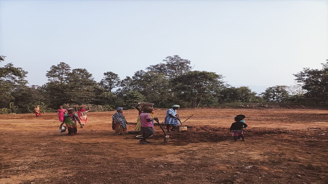 Jharkhand News: MGNREGA मजदूरों को दो माह से क्यों नहीं मिल पा रही मजदूरी, दूसरे कार्यों को करने पर हैं मजबूर Jharkhand News: MGNREGA मजदूरों को दो माह से क्यों नहीं मिल पा रही मजदूरी, दूसरे कार्यों को करने पर हैं मजबूर