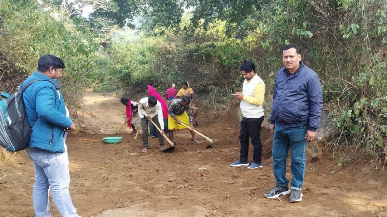 Jharkhand News: गढ़वा में 2947 परिवारों को ही मनरेगा में मिला 100 दिन का रोजगार, पढ़िए इस योजना का हाल