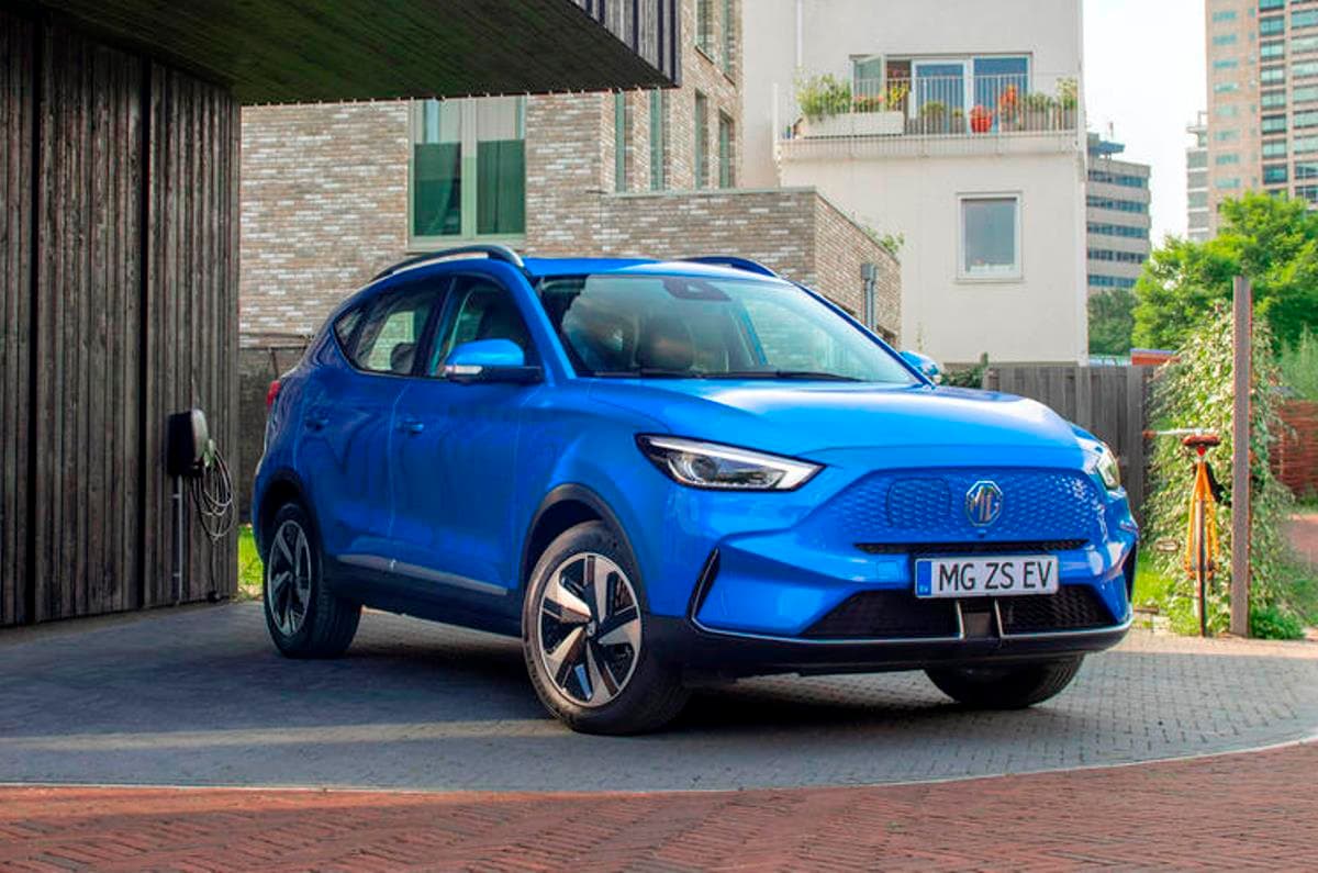 MG ZS EV का सबसे सस्ता वेरिएंट भारत में लॉन्च, जानें कीमत, फीचर्स और रेंज की डीटेल्स