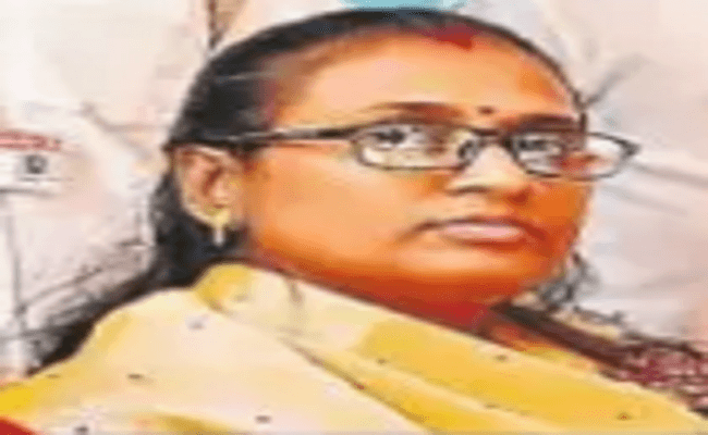 प्रताड़ित महिलाओं व बुजुर्गों की कानूनी लड़ाई लड़ने के लिये नहीं लेती हैं फीस. जानिये गोपालगंज की वकील निधि को...