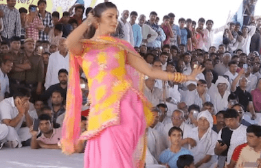 Sapna Choudhary : सपना चौधरी ने 'पानी पानी' गाने पर किया जबरदस्त डांस, ठुमके देख लोग लुटाने लगे पैसे