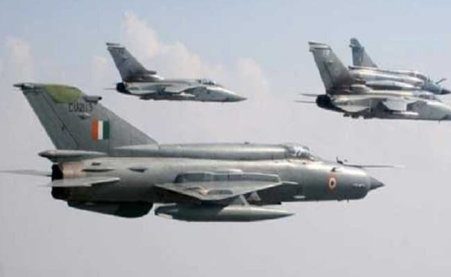 राजस्थान के सूरतगढ़ में IAF का मिग-21 क्रैश, पाइलट सुरक्षत