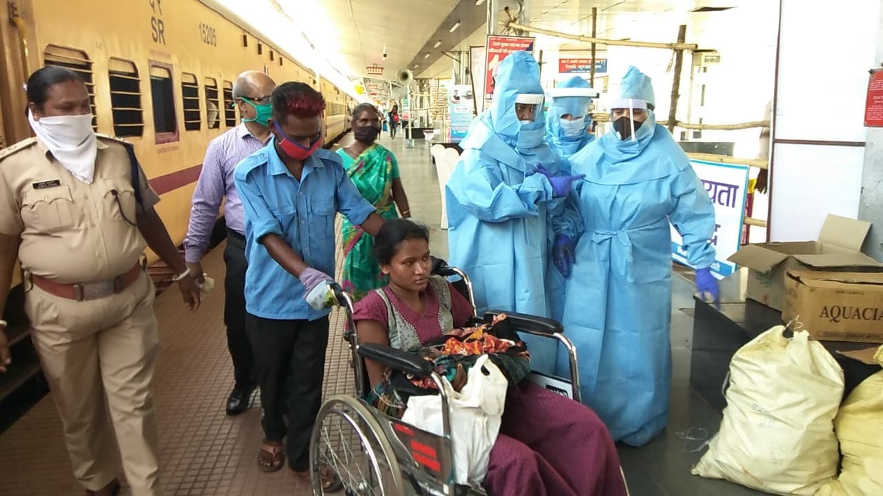 EXCLUSIVE : लॉकडाउन में 6.89 लाख लोग झारखंड लौटे, 2.9 लाख से ज्यादा कुशल श्रमिकों को रोजगार देने की ये है योजना