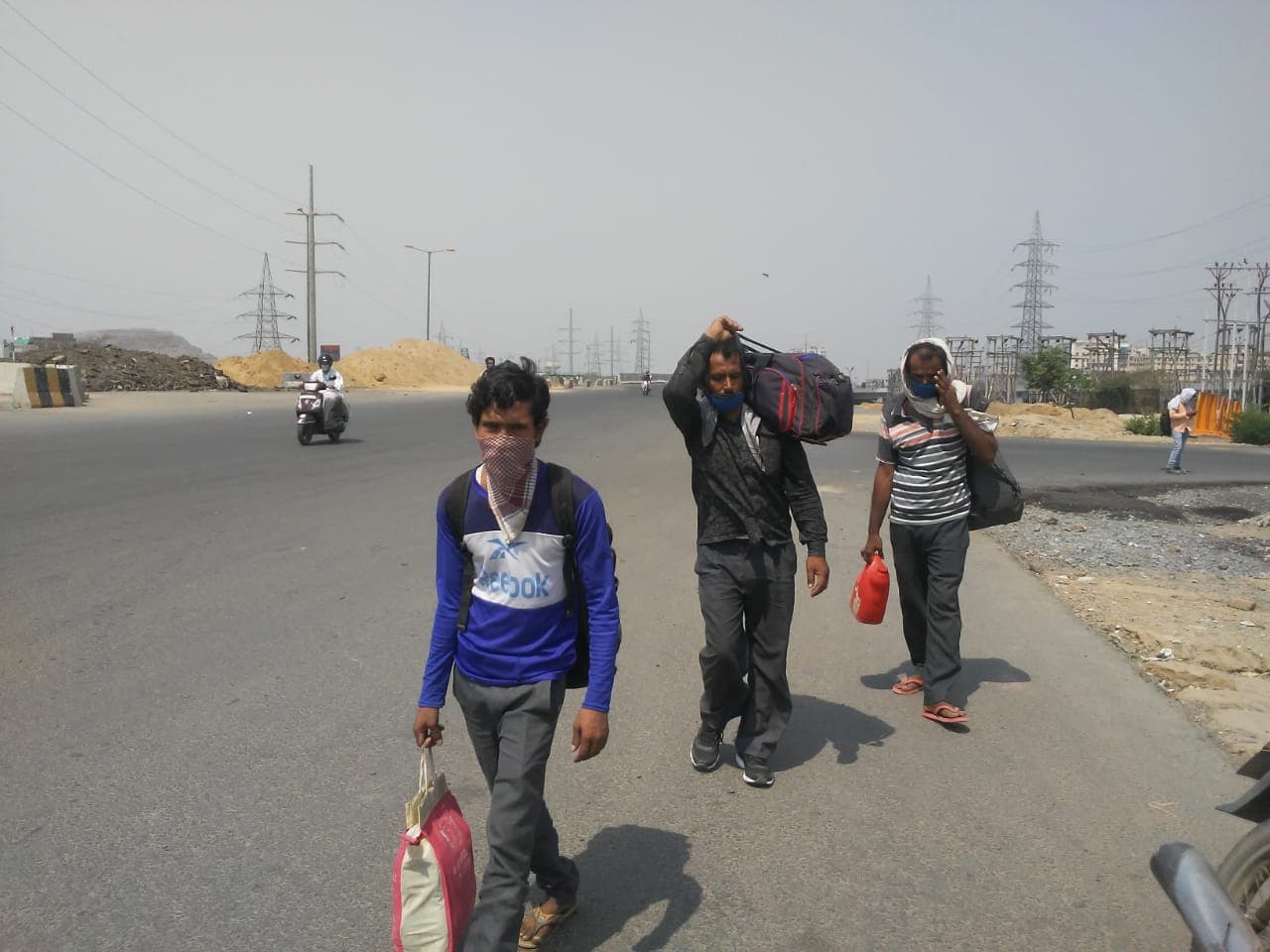 कोरोना संक्रमित प्रवासी मजदूरों के आंकड़े पर सपा नेता राम गोविंद चौधरी ने सीएम योगी को घेरा