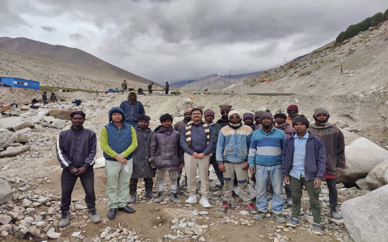 श्रम विभाग की टीम ने लेह-लद्दाख का किया दौरा, बीआरओ में कार्यरत झारखंड के प्रवासी श्रमिकों का जाना हाल