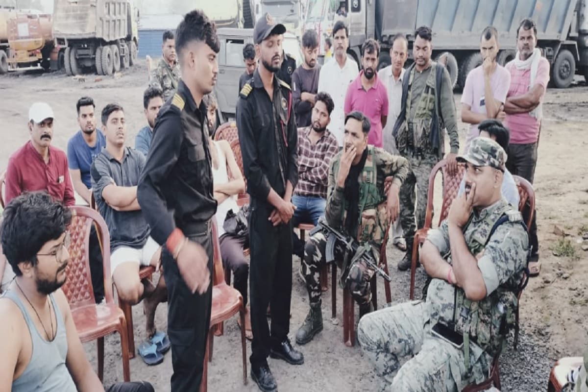 लातेहार के कोल माइंस में उग्रवादियों ने जमकर मचाया उत्पात, ऑपरेटर, गार्ड समेत कई लोगों को पीटा