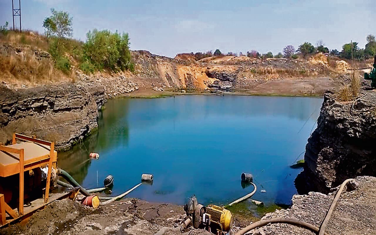 पलामू के राजहरा खदान में 12 साल से CCL निकाल रहा पानी, करोड़ों रुपये हो चुके हैं खर्च, जानें क्या है कारण