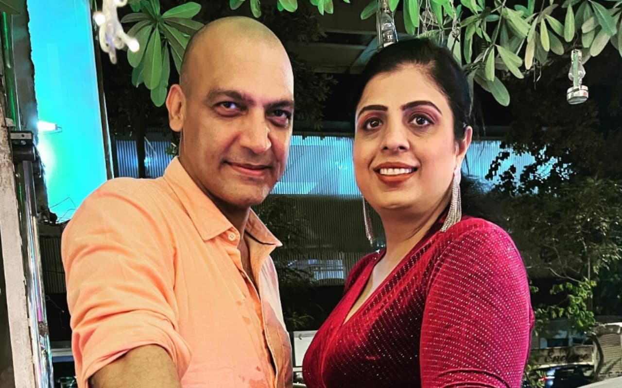 गदर 2 फेम मनीष वाधवा की पत्नी ने शादी के 23 साल बाद रखा था पहला करवाचौथ, किसी एक्ट्रेस से कम नहीं हैं प्रियंका