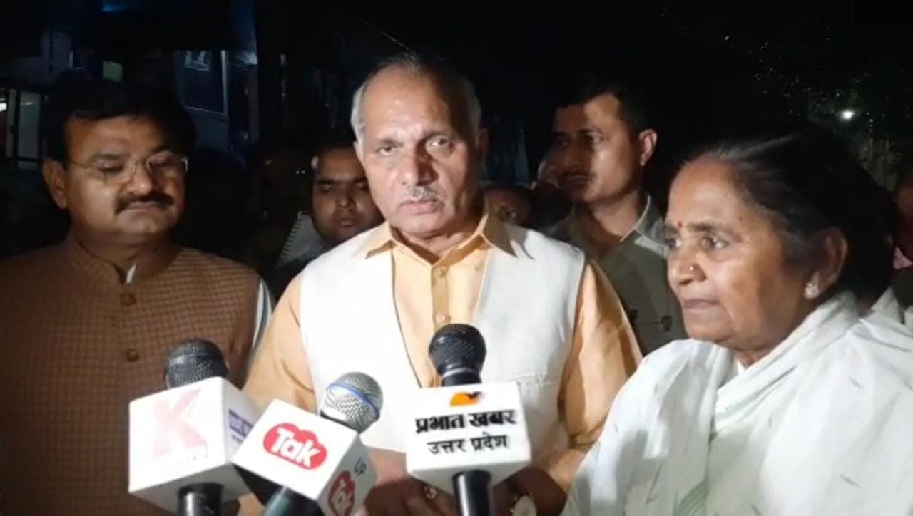 मंत्री धर्मपाल ने बस स्टेशन का किया निरीक्षण, फर्श पर यात्रियों को सोते देख बोले- मुसाफिर खाना है क्या