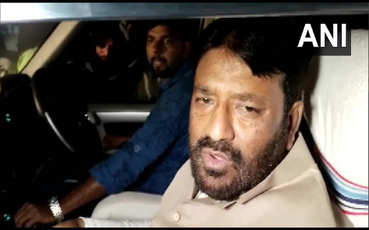 पश्चिम बंगाल में सांसद की कार ने मां के साथ बैंक जा रहे बच्चे को मारा धक्का, हुई मौत