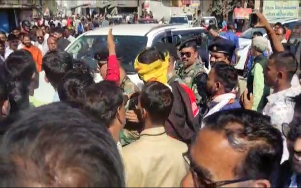 झारखंड : रामगढ़ में मंत्री बन्ना गुप्ता और सत्यानंद भोक्ता को युवाओं का झेलना पड़ा विरोध, जानें पूरा मामला