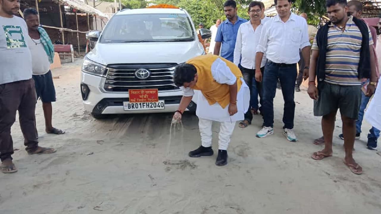 श्रावणी मेला 2022: कांवरिया पथ पर दौड़ी मंत्री  नितिन नवीन की गाड़ी, निरीक्षण के बाद दिए निर्देश