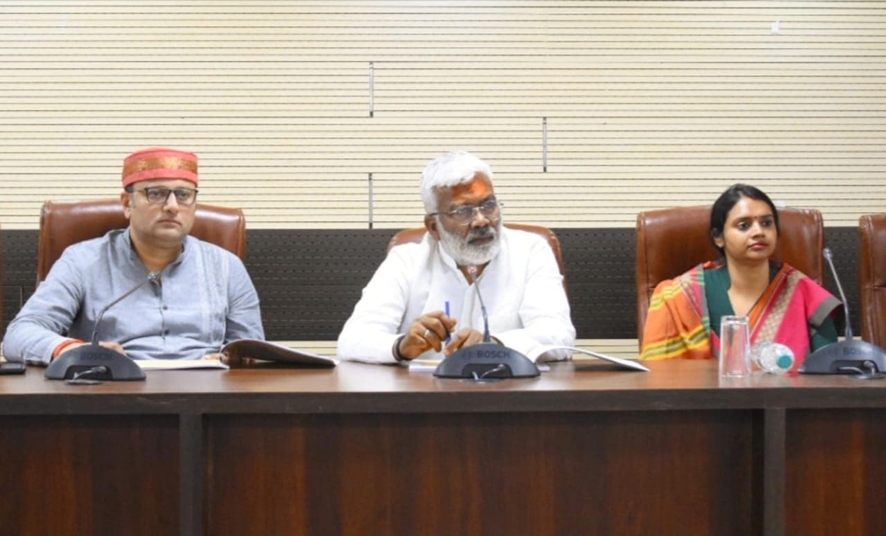 वाराणसी पहुंचे मंत्री स्वतंत्र देव सिंह, बोले- 2024 तक बुंदेलखंड से काशी तक नलों से मिलेगा शुद्ध जल