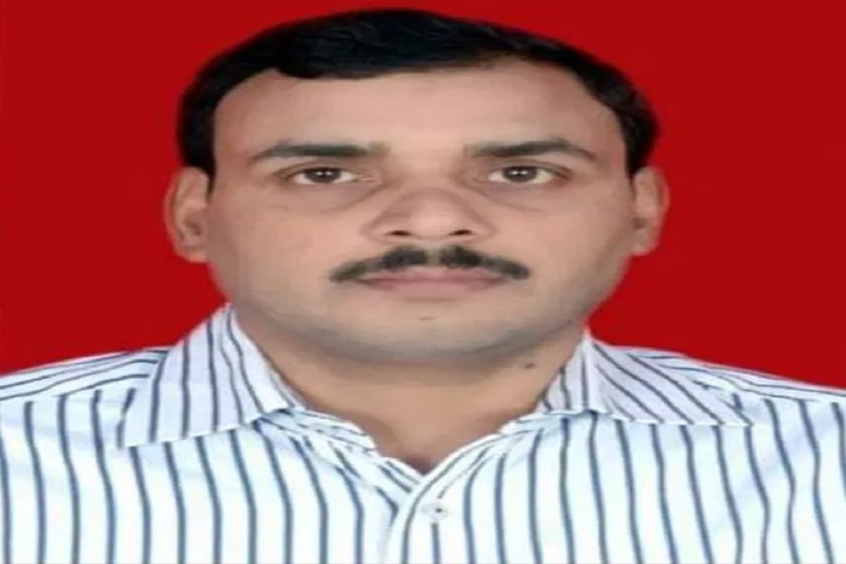 मिर्जापुर से लौट रही थी बारात, रास्ते में मोदी-योगी पर हुई बहस, तारीफ पर ड्राइवर ने युवक पर चढ़ा दी बोलेरो