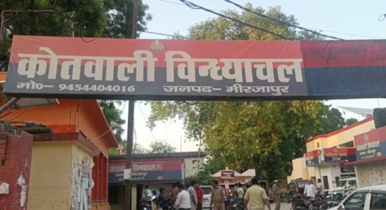 अलीगढ़ः मिर्जापुर में विंध्यवासिनी देवी के दर्शन करने गए परिवार की बहू से छेड़खानी, पंडा के खिलाफ मुकदमा दर्ज