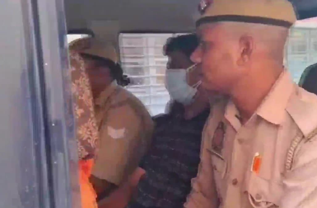 मिर्जापुरः फर्जी आयकर अधिकारी बनकर व्यापारियों से वसूली करता था सब इंस्पेक्टर, भेजा गया जेल