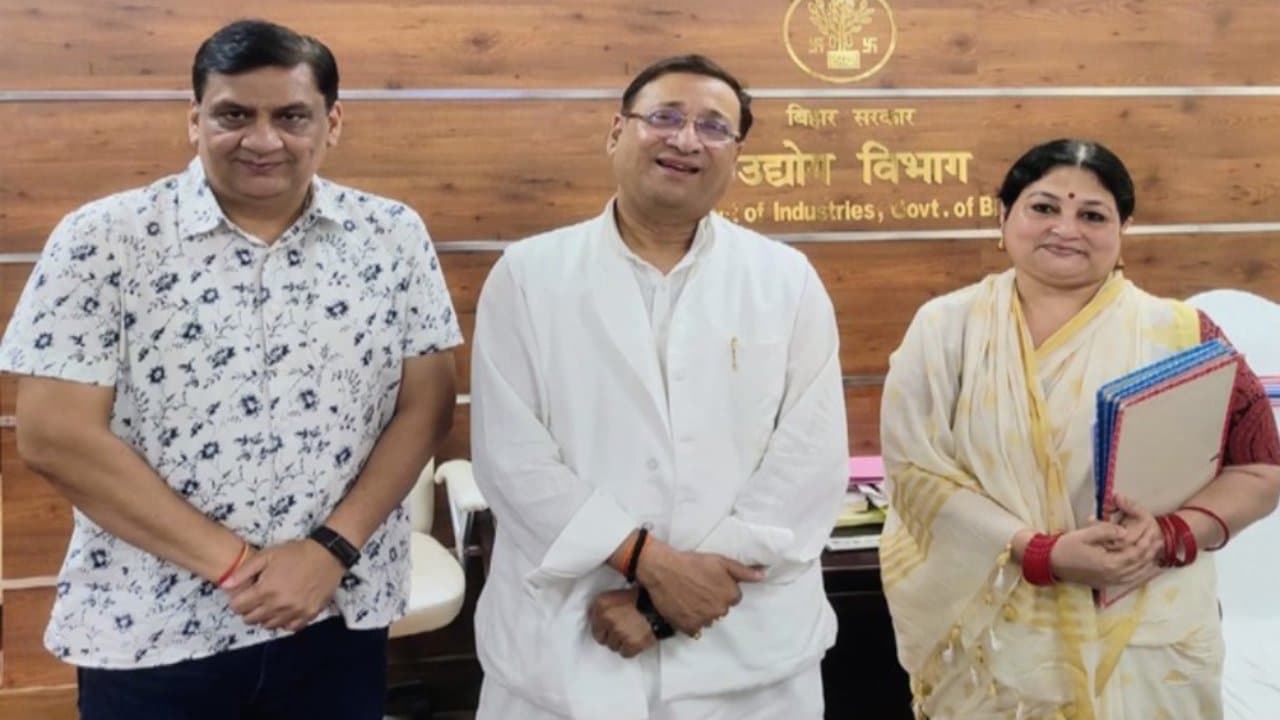 मिथिला के विकास के लिए दिल्ली से आकर पटना में उद्योग मंत्री से मिलीं डॉ सविता झा