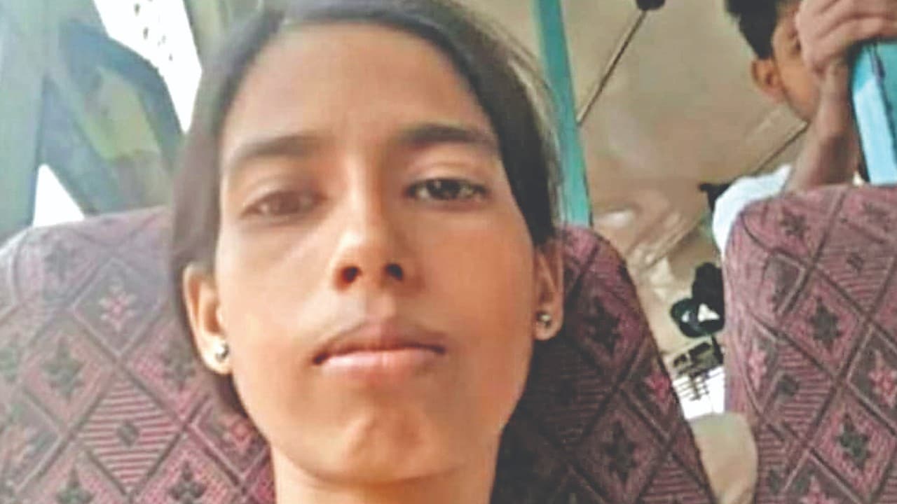 शिक्षकों की नौकरी में भ्रष्टाचार के विरोध में धरना दे रही एसएससी अभ्यर्थी मिट्ठू मंडल की मौत