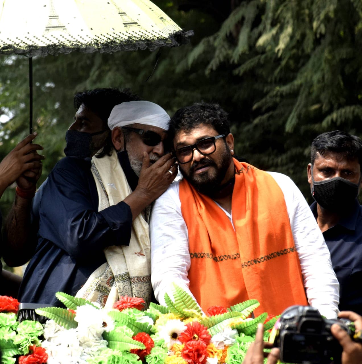 Bengal Election 2021: हाॅटसीट टालीगंज में बवाल, बीजेपी कैंडिडेट बाबुल ने पकड़ा 'फर्जी वोटर', मौके पर बड़ी संख्या में पुलिस