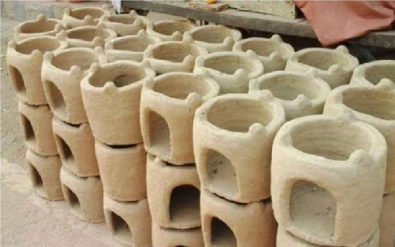 Chhath Puja: कलवाती देवी वृद्धावस्था में करती हैं छठ माता की सेवा, मिट्टी का चूल्हा बनाकर बांटती हैं