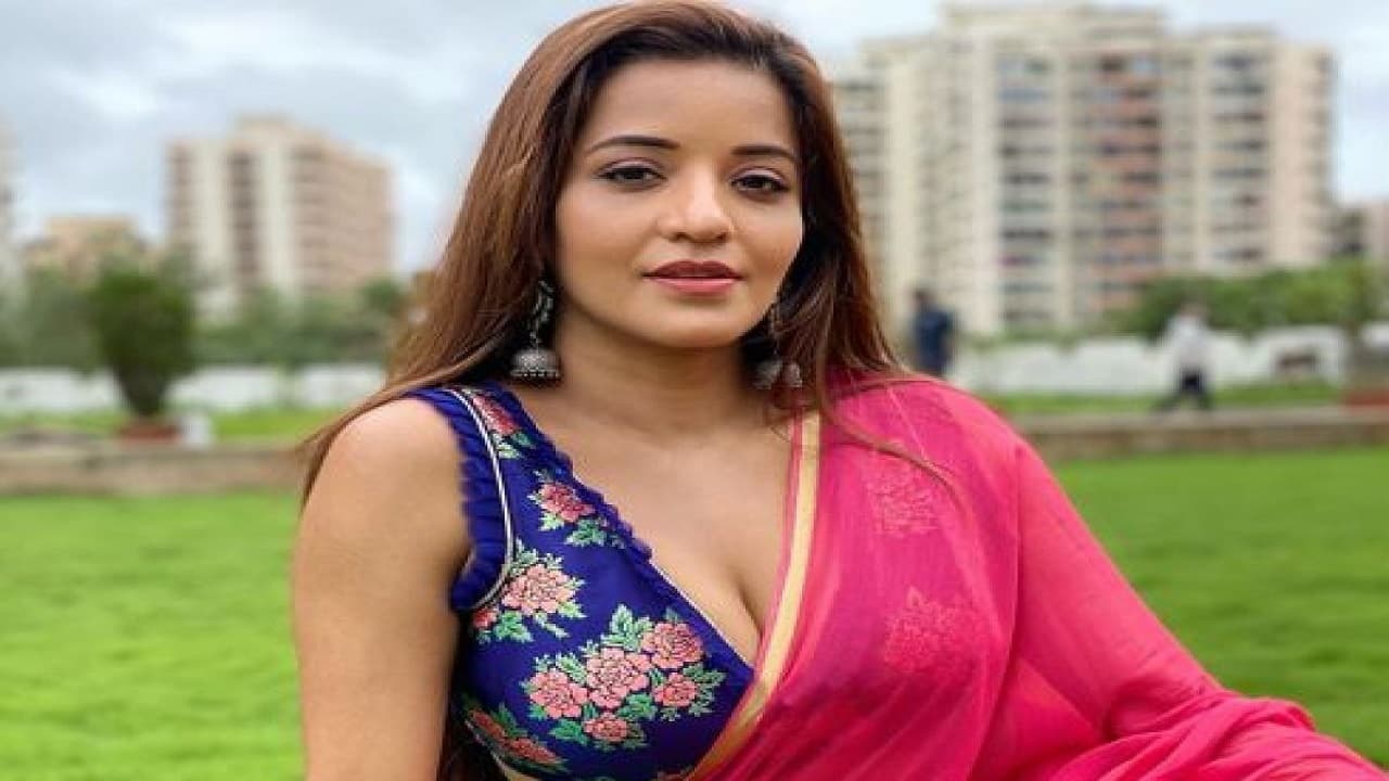 बादशाह के गाने पर भोजपुरी एक्ट्रेस मोनालिसा का डांस बना सोशल मीडिया का सनसनी, देखें उनकी बोल्ड तस्वीर