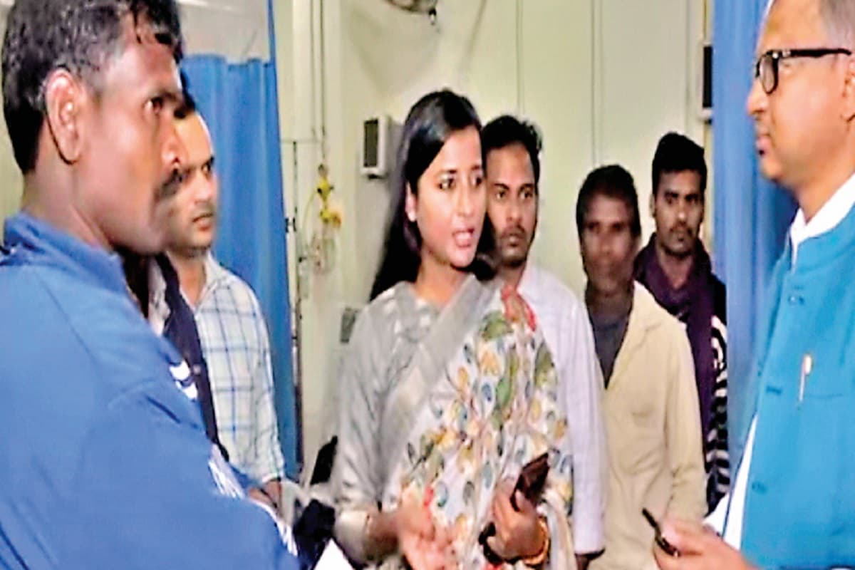 रिम्स में मौत के 30 घंटे बाद भी बेड पर पड़ा रहा शव, अस्पताल की चिकित्सा व्यवस्था देख बिफरी विधायक अंबा प्रसाद