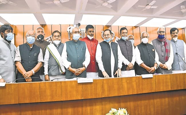 बिहार विधान परिषद के 8 नवनिर्वाचित सदस्यों ने ली शपथ, सीएम नीतीश भी रहे मौजूद