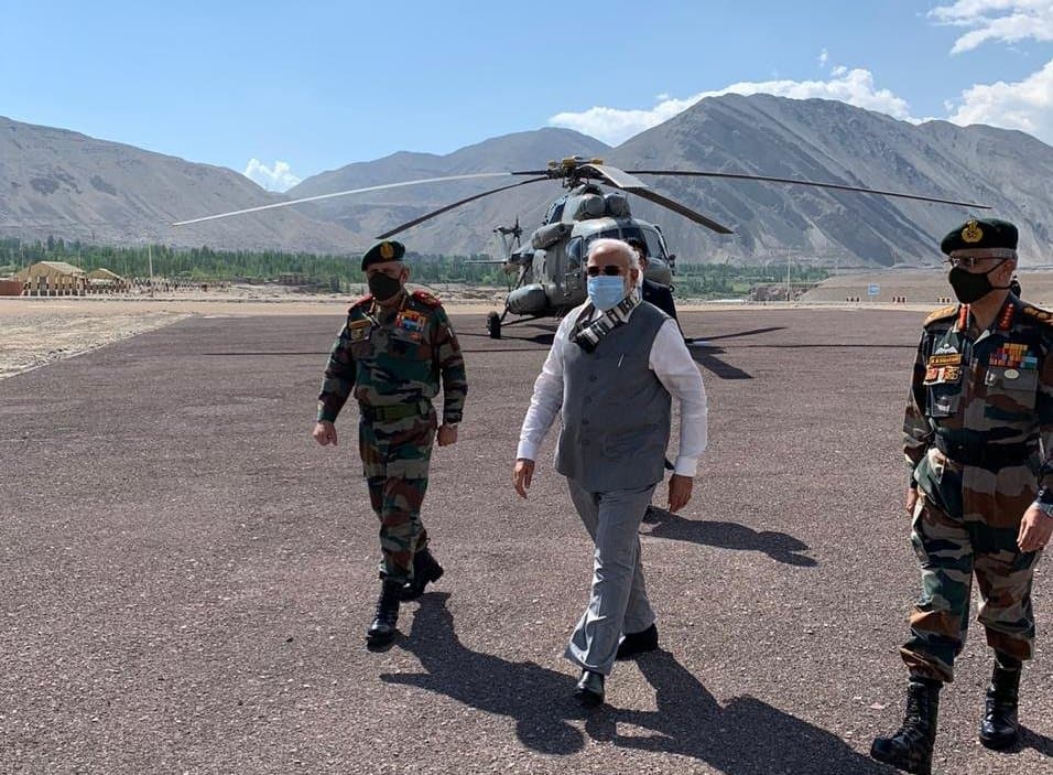 PM modi leh visit: एलएसी पर तनातनी के बीच पीएम मोदी के लेह दौरे से चीन हुआ लाल, कहा- हालात न बिगाड़े कोई पक्ष